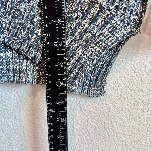 BDG Distressed Knit V Neck Sweater Heavyweight Gray Casual Women’s Size Small - Picture 11 of 12